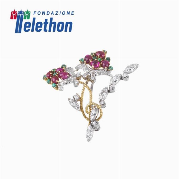 SPILLA A TRALCIO FIORITO CON PIETRE DI COLORE E DIAMANTI  - Asta Gioielli - Associazione Nazionale - Case d'Asta italiane