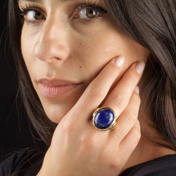 GRANDE ANELLO CON LAPISLAZZULI  - Asta Gioielli - Associazione Nazionale - Case d'Asta italiane