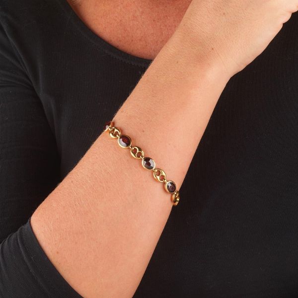 BRACCIALE A CATENA CON GRANATI  - Asta Gioielli - Associazione Nazionale - Case d'Asta italiane