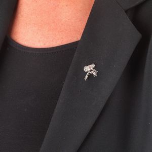 PICCOLO SPILLO CON CERVO  - Asta Gioielli - Associazione Nazionale - Case d'Asta italiane