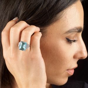 ANELLO CON ACQUAMARINA E DIAMANTI  - Asta Gioielli - Associazione Nazionale - Case d'Asta italiane