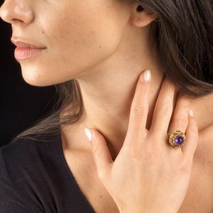 ANELLO FLOREALE CON ZAFFIRI E AMETISTA  - Asta Gioielli - Associazione Nazionale - Case d'Asta italiane