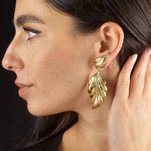 MORONI PAIO DI GRANDI ORECCHINI PENDENTI A FORMA DI FOGLIE  - Asta Gioielli - Associazione Nazionale - Case d'Asta italiane