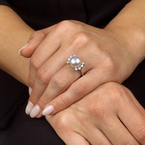 ANELLO CON PERLA E DIAMANTI  - Asta Gioielli - Associazione Nazionale - Case d'Asta italiane