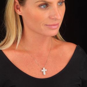 COLLANA CON PENDENTE A CROCE  - Asta Gioielli - Associazione Nazionale - Case d'Asta italiane