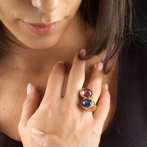 ANELLO CONTRARIE CON ZAFFIRO E TORMALINA  - Asta Gioielli - Associazione Nazionale - Case d'Asta italiane