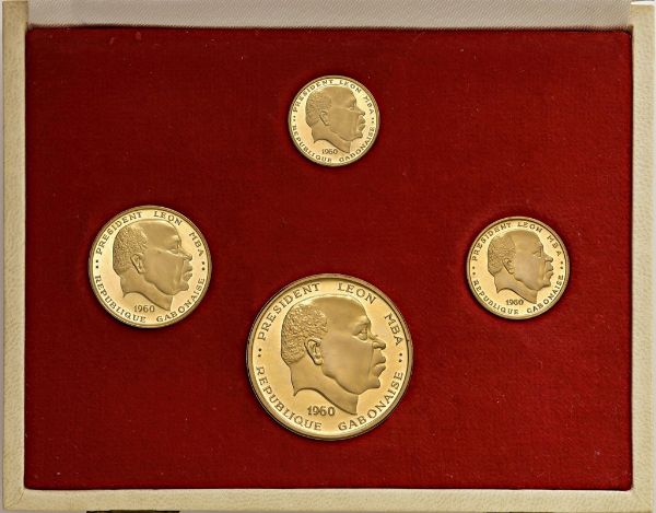 GABON. REPUBBLICA. EMISSIONE PER LA PROCLAMAZIONE D&rsquo;INDIPENDENZA (17 AGOSTO 1960) IN ASTUCCIO COMPOSTA DA QUATTRO MONETE IN ORO (100, 50, 25, 10 FRANCHI). MINTAGE: 500 SETS  - Asta Medaglie napoleoniche, monete toscane di grande modulo. Aurea: monete e medaglie d'oro - Associazione Nazionale - Case d'Asta italiane