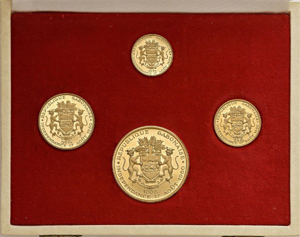 GABON. REPUBBLICA. EMISSIONE PER LA PROCLAMAZIONE D&rsquo;INDIPENDENZA (17 AGOSTO 1960) IN ASTUCCIO COMPOSTA DA QUATTRO MONETE IN ORO (100, 50, 25, 10 FRANCHI). MINTAGE: 500 SETS  - Asta Medaglie napoleoniche, monete toscane di grande modulo. Aurea: monete e medaglie d'oro - Associazione Nazionale - Case d'Asta italiane