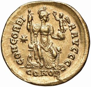 COSTANTINOPOLI. TEODOSIO II (405-450) SOLIDO  - Asta Medaglie napoleoniche, monete toscane di grande modulo. Aurea: monete e medaglie d'oro - Associazione Nazionale - Case d'Asta italiane