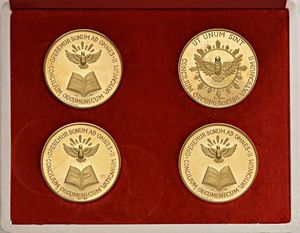 VATICANO. EMISSIONE COMMEMORATIVA DEL CONCILIO ECUMENICO VATICANO II DI GIOVANNI XXIII COMPOSTA DA QUATTRO MEDAGLIE IN ORO OPUS R. SIGNORINI IN ASTUCCIO CON CERTIFICATO DI GARANZIA  - Asta Medaglie napoleoniche, monete toscane di grande modulo. Aurea: monete e medaglie d'oro - Associazione Nazionale - Case d'Asta italiane