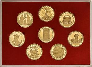 VATICANO. EMISSIONE COMMEMORATIVA DEI PAPI COMPOSTA DA 8 MEDAGLIE IN ORO OPUS AFFER CON CERTIFICATO DI GARANZIA EURONUMMUS  - Asta Medaglie napoleoniche, monete toscane di grande modulo. Aurea: monete e medaglie d'oro - Associazione Nazionale - Case d'Asta italiane