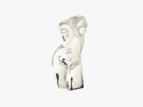 Spilla scultura Eva in argento e perle di fiume  - Asta Asta 137 parte I - Gioielli e Orologi - Associazione Nazionale - Case d'Asta italiane