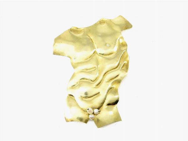 Spilla scultura Adamo in argento dorato e perle di fiume  - Asta Asta 137 parte I - Gioielli e Orologi - Associazione Nazionale - Case d'Asta italiane