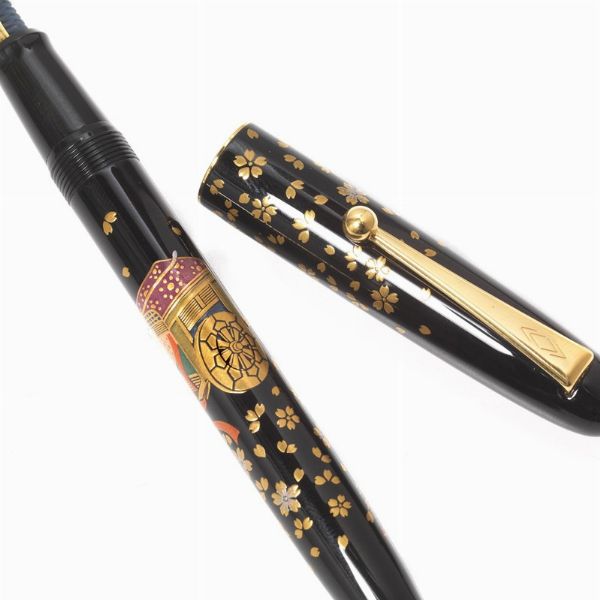 PILOT NAMIKI "GOSYOGURUMA" THE WEDDING MAKI-E PENNA STILOGRAFICA EDIZIONE LIMITATA N. 0167/1000 ANNO 1993  - Asta Orologi e penne - Associazione Nazionale - Case d'Asta italiane