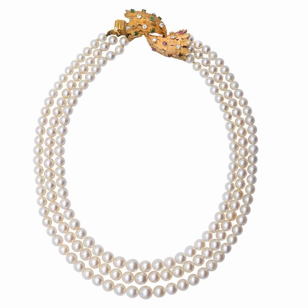 Collana a tre fili di perle coltivate  - Asta Gioielli Orologi e Fashion Vintage - Associazione Nazionale - Case d'Asta italiane