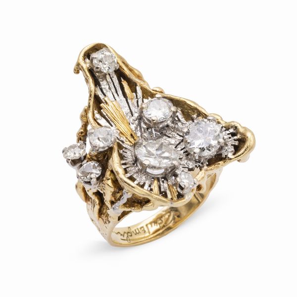 Anello scultura in oro a due colori 18kt e diamanti  - Asta Gioielli Orologi e Fashion Vintage - Associazione Nazionale - Case d'Asta italiane