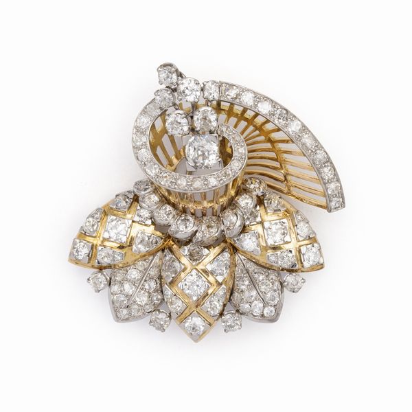 Spilla in oro giallo e bianco 18kt e diamanti  - Asta Gioielli Orologi e Fashion Vintage - Associazione Nazionale - Case d'Asta italiane