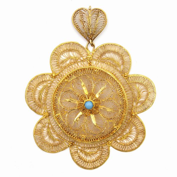 Pendente in oro giallo 21kt in filigrana  - Asta Gioielli Orologi e Fashion Vintage - Associazione Nazionale - Case d'Asta italiane