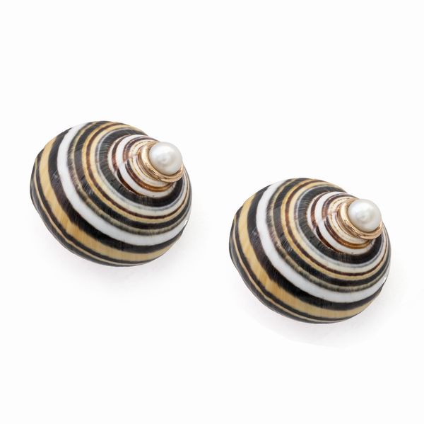 Orecchini in oro giallo 18kt conchiglie  - Asta Gioielli Orologi e Fashion Vintage - Associazione Nazionale - Case d'Asta italiane