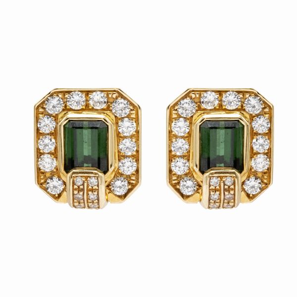 Orecchini a lobo in oro giallo 18kt tormalina verde e diamanti  - Asta Gioielli Orologi e Fashion Vintage - Associazione Nazionale - Case d'Asta italiane