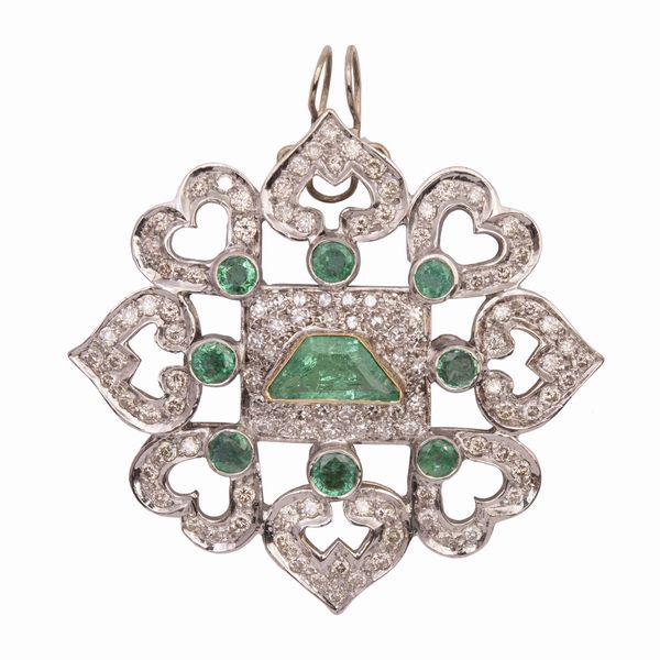 Pendente cuori in oro bianco 18kt con smeraldi e diamanti  - Asta Gioielli Orologi e Fashion Vintage - Associazione Nazionale - Case d'Asta italiane