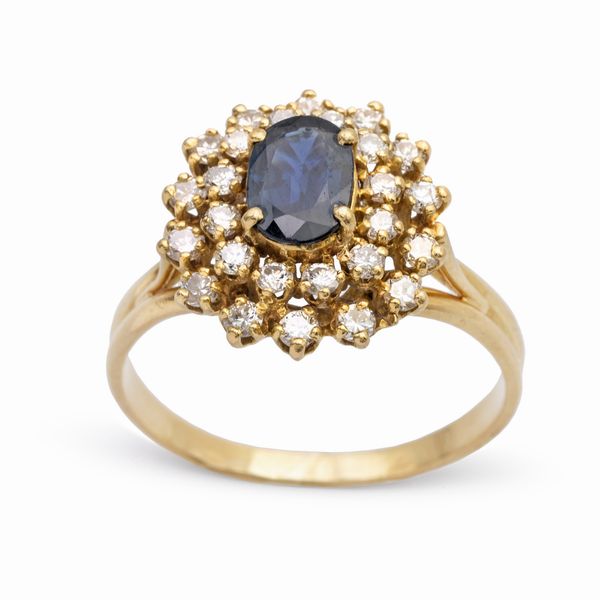 Anello in oro giallo 18kt zaffiro e diamanti  - Asta Gioielli Orologi e Fashion Vintage - Associazione Nazionale - Case d'Asta italiane