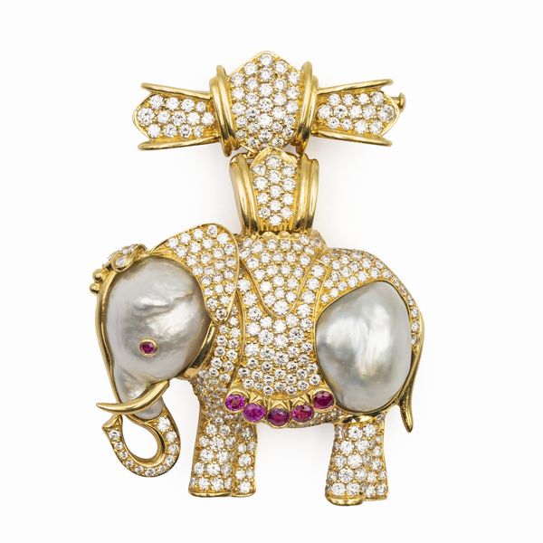Pendente e spilla elefante in oro giallo 18kt  - Asta Gioielli Orologi e Fashion Vintage - Associazione Nazionale - Case d'Asta italiane
