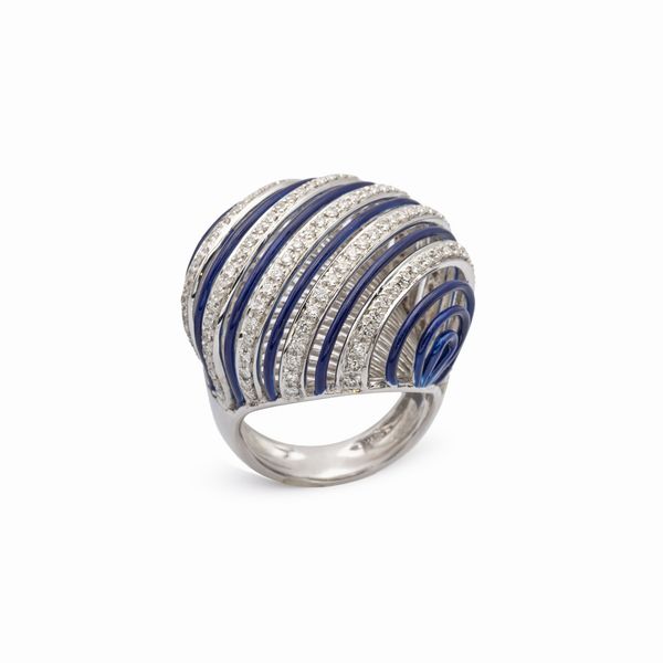 Anello cocktail in oro bianco 18kt diamanti e smalto blu  - Asta Gioielli Orologi e Fashion Vintage - Associazione Nazionale - Case d'Asta italiane