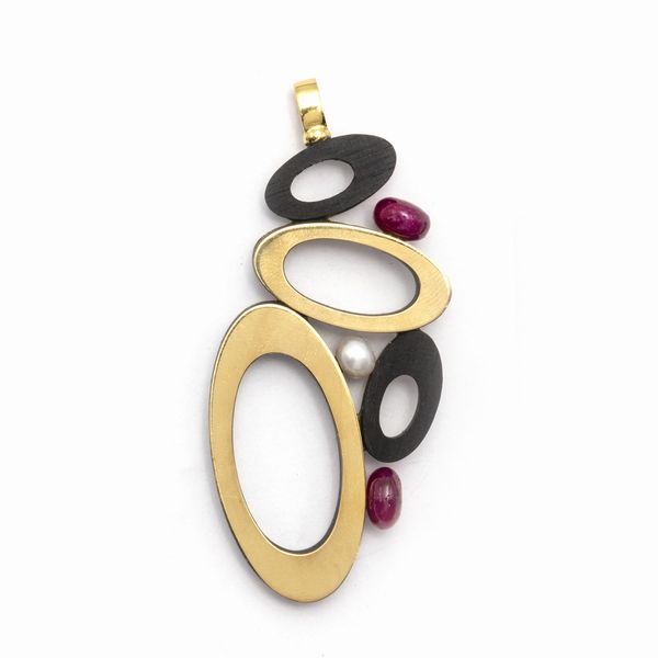 Pendente scultura in oro giallo 18kt  - Asta Gioielli Orologi e Fashion Vintage - Associazione Nazionale - Case d'Asta italiane