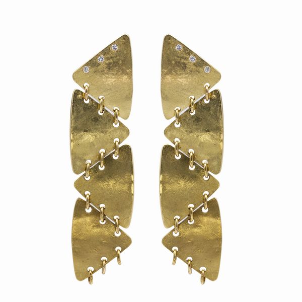 Orecchini pendenti in oro giallo 18kt e diamanti  - Asta Gioielli Orologi e Fashion Vintage - Associazione Nazionale - Case d'Asta italiane