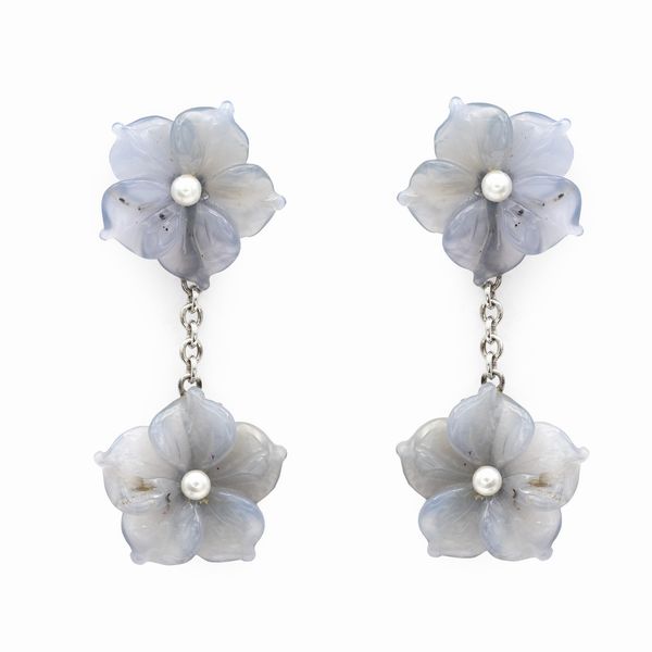 Orecchini pendenti in oro bianco 18kt e calcedonio  - Asta Gioielli Orologi e Fashion Vintage - Associazione Nazionale - Case d'Asta italiane