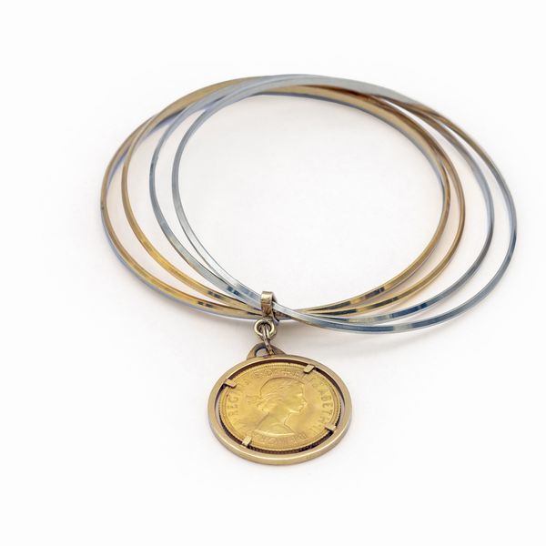 Bracciale manetta a cinque cerchi in oro giallo e bianco 18kt  - Asta Gioielli Orologi e Fashion Vintage - Associazione Nazionale - Case d'Asta italiane