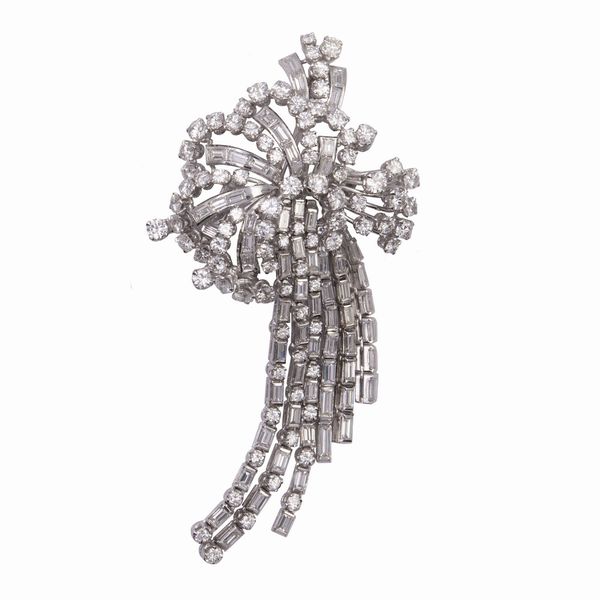 Importante collier in platino e diamanti  - Asta Gioielli Orologi e Fashion Vintage - Associazione Nazionale - Case d'Asta italiane