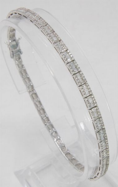 Bracciale tennis in oro bianco e diamanti  - Asta Gioielli e Orologi - Associazione Nazionale - Case d'Asta italiane