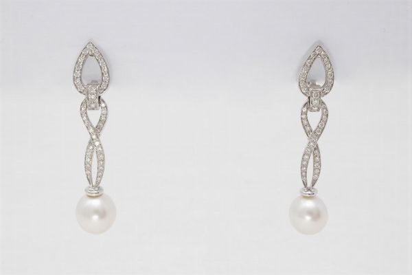 Orecchini pendenti in oro bianco, diamanti e perle  - Asta Gioielli e Orologi - Associazione Nazionale - Case d'Asta italiane