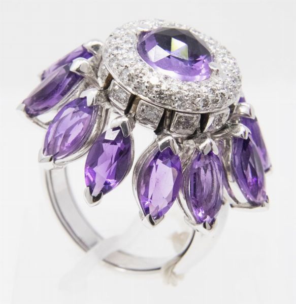 Anello a fiore in oro bianco con ametista e brillanti  - Asta Gioielli e Orologi - Associazione Nazionale - Case d'Asta italiane