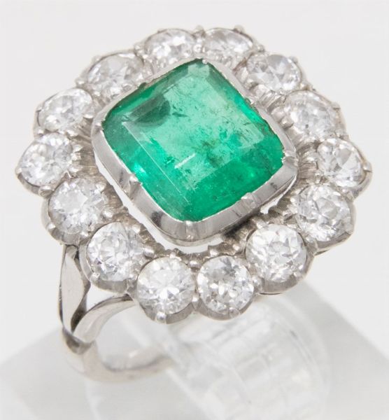 Anello in platino con smeraldo e brillanti  - Asta Gioielli e Orologi - Associazione Nazionale - Case d'Asta italiane