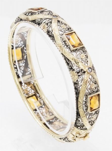 Bracciale rigido a fascia bombata in oro, argento e quarzi citrini  - Asta Gioielli e Orologi - Associazione Nazionale - Case d'Asta italiane