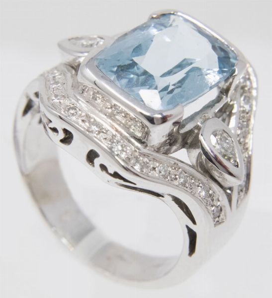 Anello in oro bianco con acquamarina e brillanti  - Asta Gioielli e Orologi - Associazione Nazionale - Case d'Asta italiane
