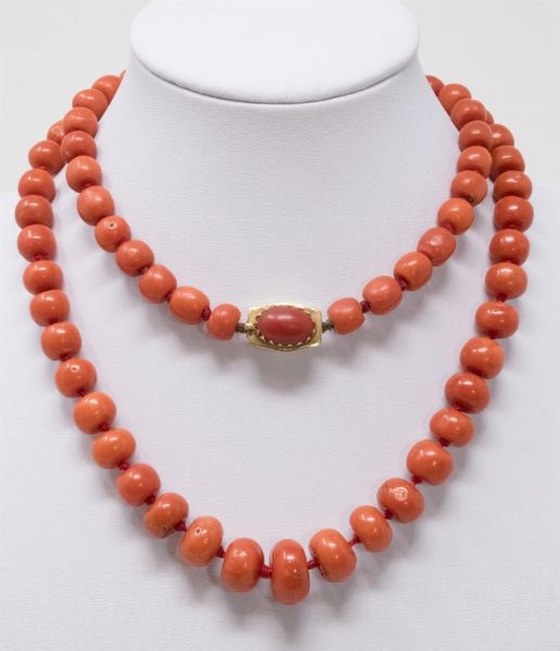 Collana in oro giallo e corallo rosso  - Asta Gioielli e Orologi - Associazione Nazionale - Case d'Asta italiane