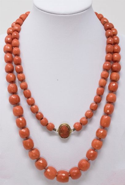 Collana in oro giallo e corallo rosso  - Asta Gioielli e Orologi - Associazione Nazionale - Case d'Asta italiane