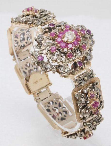 Bracciale in oro giallo e argento con rubini, rose di diamante e brillante  - Asta Gioielli e Orologi - Associazione Nazionale - Case d'Asta italiane