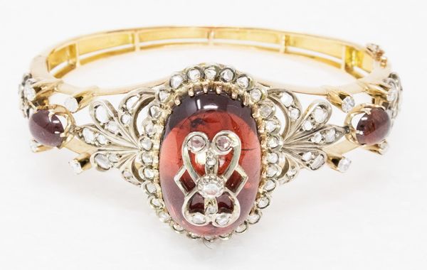 Bracciale rigido in oro giallo, argento, ambra, rose di diamante e piccoli brillanti  - Asta Gioielli e Orologi - Associazione Nazionale - Case d'Asta italiane