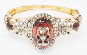 Bracciale rigido in oro giallo, argento, ambra, rose di diamante e piccoli brillanti  - Asta Gioielli e Orologi - Associazione Nazionale - Case d'Asta italiane