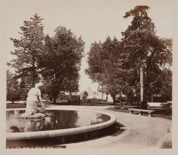ROBERT JULIUS RIVE : Roma. Fontana del Pincio, con vista verso San Pietro.  - Asta Fotografie storiche - Associazione Nazionale - Case d'Asta italiane