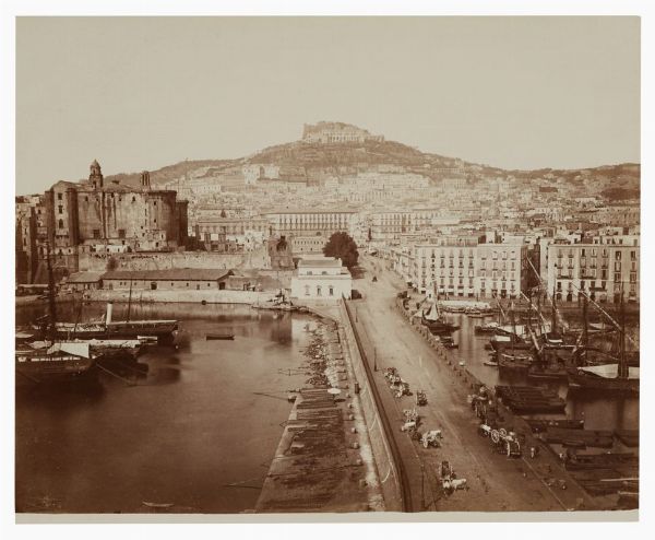 GIORGIO SOMMER : Napoli. Veduta del Molo verso Sant'Elmo.  - Asta Fotografie storiche - Associazione Nazionale - Case d'Asta italiane