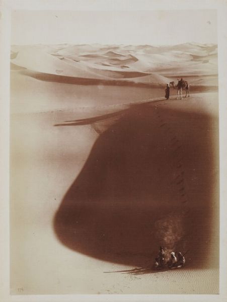 LEHNERT & LANDROCK : Tunisia. Scena con nomadi nel deserto.  - Asta Fotografie storiche - Associazione Nazionale - Case d'Asta italiane