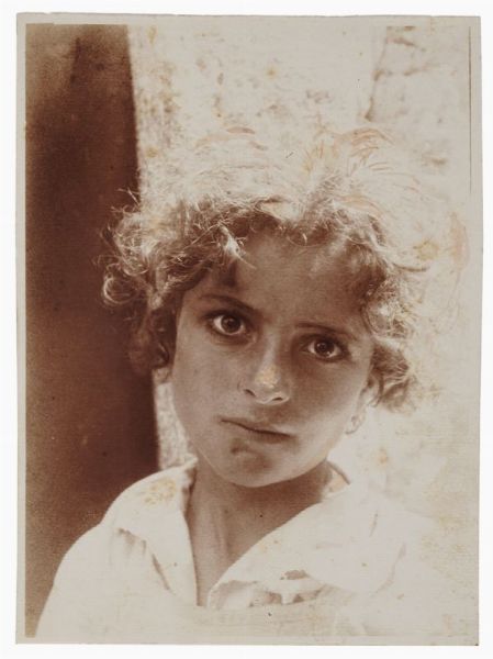 WILHELM (VON) GLOEDEN : Ritratto di bambina.  - Asta Fotografie storiche - Associazione Nazionale - Case d'Asta italiane