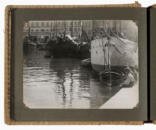 Domenico Riccardo Peretti Griva : Album composto da Domenico Riccardo Peretti Griva con 42 fotografie: vedute, paesaggi, scene pastorali, nature morte.  - Asta Fotografie storiche - Associazione Nazionale - Case d'Asta italiane