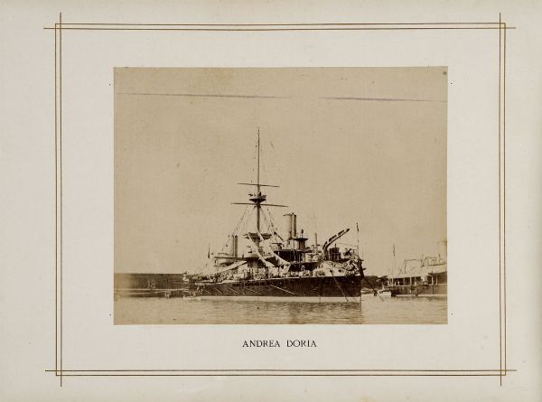 ALFRED AUGUST NOACK : Album celebrativo del IV Centenario della Scoperta dell'America, Genova 1892. Con 39 fotografie raffiguranti Navi da guerra convenute da vari Paesi e ancorate nel Porto di Genova per rendere omaggio al Re d'Italia Umberto I di Savoia.  - Asta Fotografie storiche - Associazione Nazionale - Case d'Asta italiane